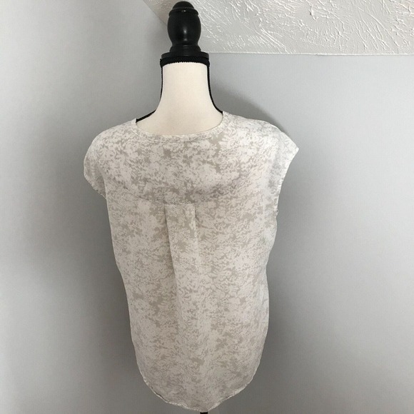 Anthropologie Cloth & Stone Neutral Motif V-Neck Sleeveless Blouse - Size Small - Picture 3 of 9